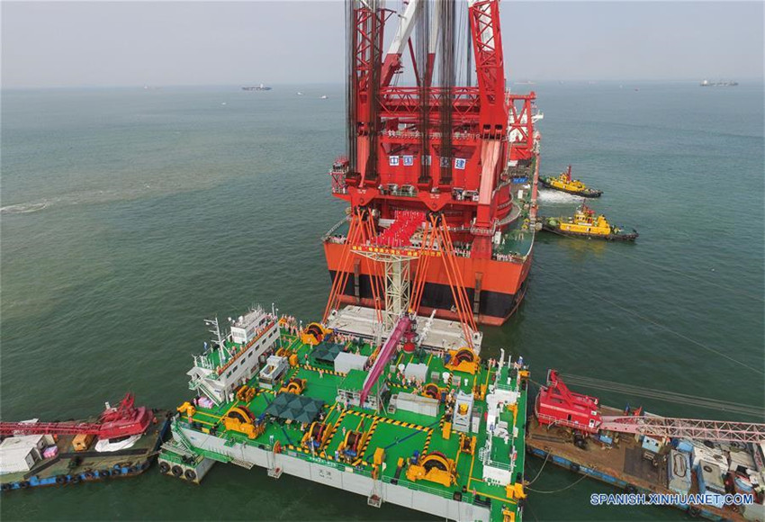 Instalan en China componente clave de puente marítimo más largo del mundo