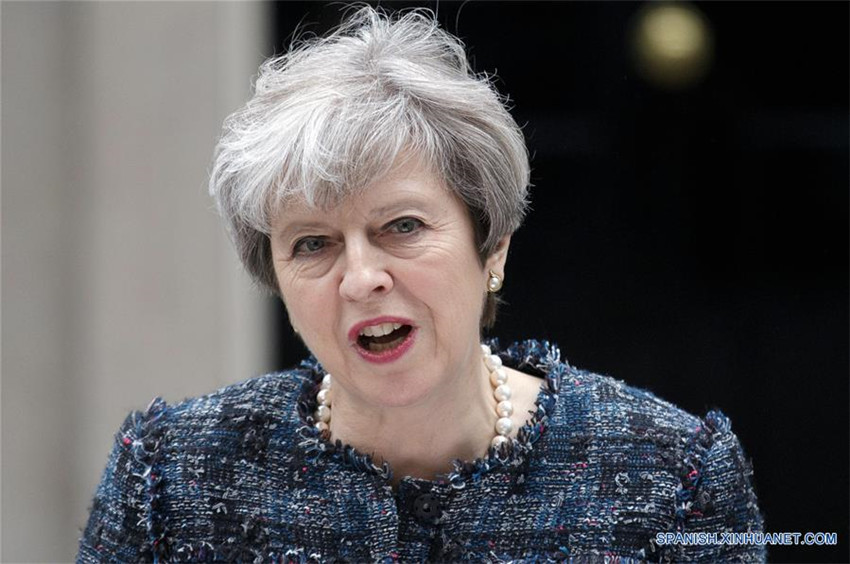 PM británica acusa a burócratas de UE de buscar fracaso de Brexit