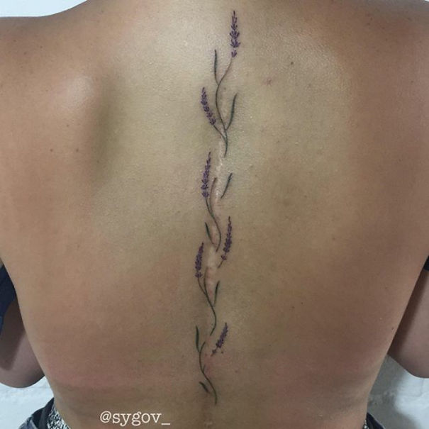 10 tatuajes sorprendentes que hacen cicatrices en obras de arte