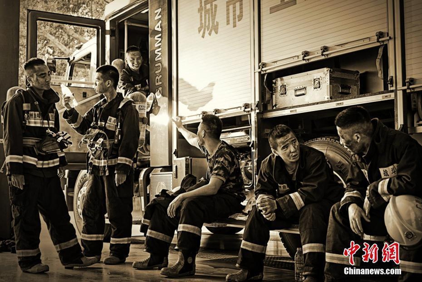 Bomberos chinos pòsan para la cámara7