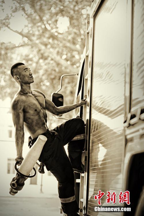 Bomberos chinos pòsan para la cámara2