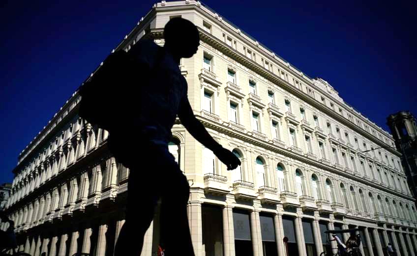 Abre Cuba su primer centro comercial1