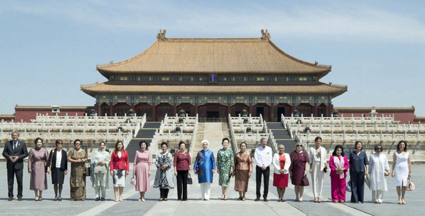 Esposas de líderes mundiales visitan la Ciudad Prohibida en Beijing