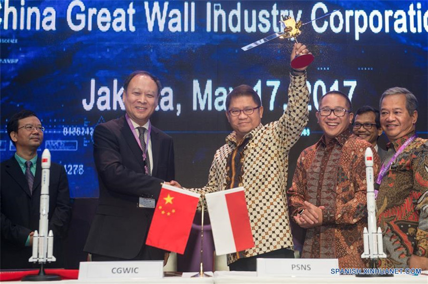 Empresas de China e Indonesia firman contrato sobre paquete de satélite