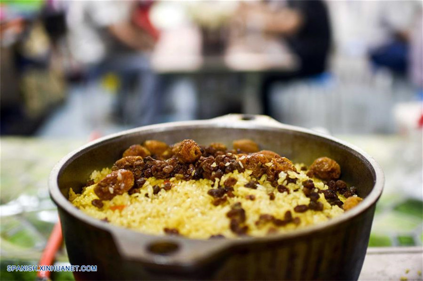 Xinjiang: Comidas en un mercado nocturno en Hotan