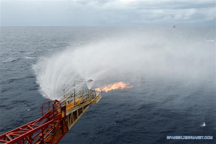 China logra extraer hielo combustible en Mar Meridional de China