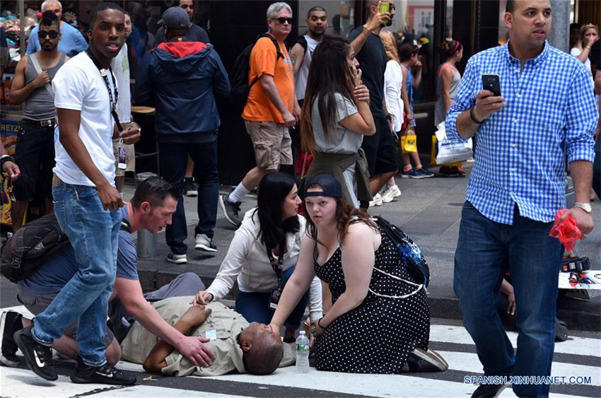 Ponen bajo custodia a un hombre tras incidente en Times Square