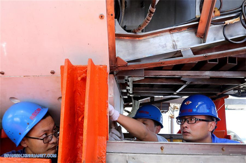 Sumergible tripulado chino Jiaolong comienza a probar para inmersión en Estrecho de Marianas