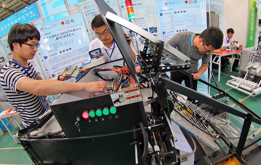 Jóvenes chinos muestran su innovador talento en una competición tecnológica1