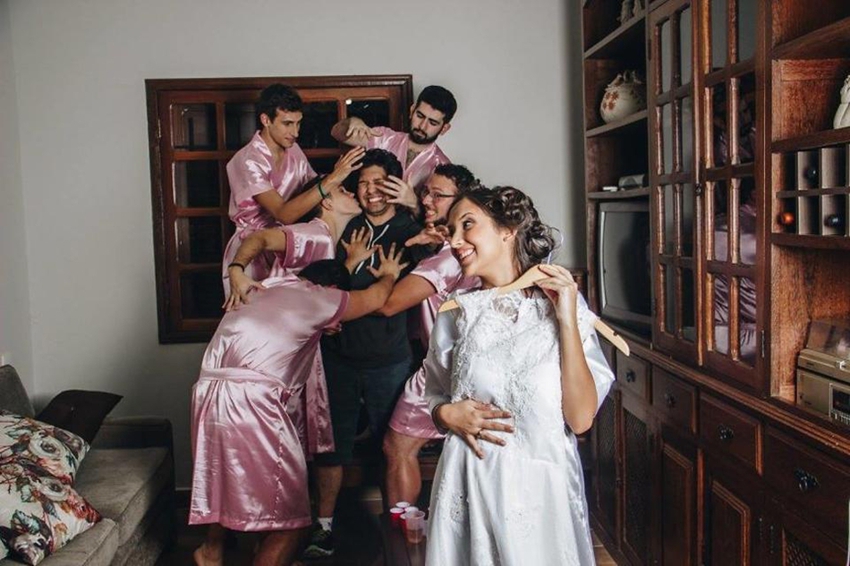Novia brasileña celebra fiesta con amigos en su última noche de estar soltera 1