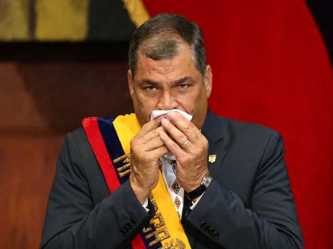 Expresidente de Ecuador presenta cuadro de neumonía