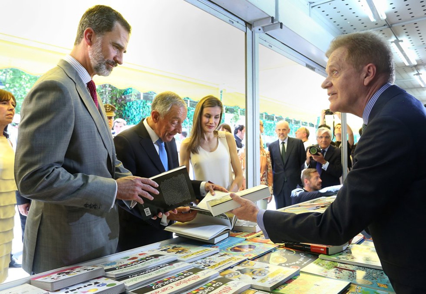 Reyes de España inauguran 76 edición de Feria del Libro de Madrid5