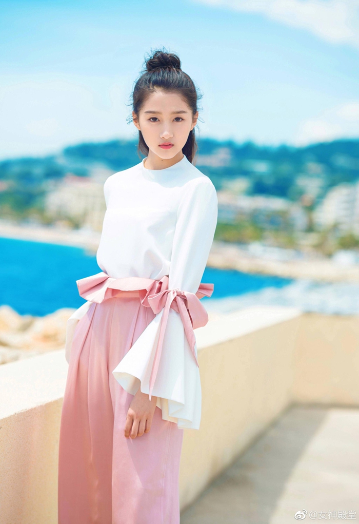 Actriz china Guan Xiaotong posa en Cannes2