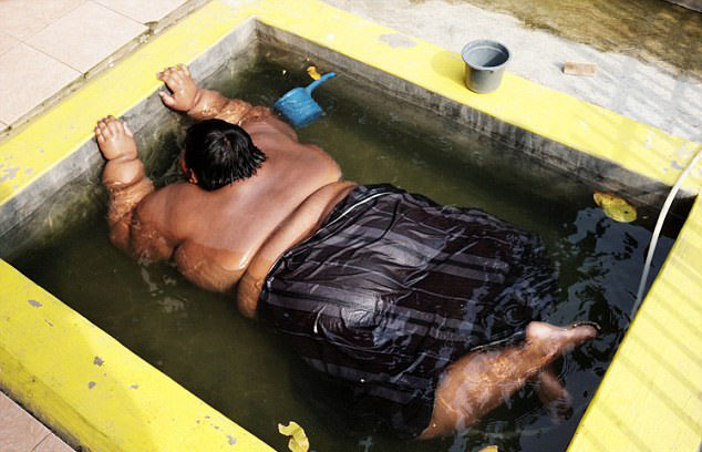 Arya Permana, el niño más obeso del mundo2