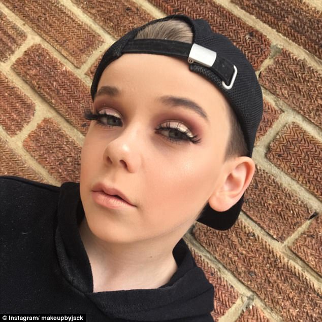 Niño de 10 años se vuelve famoso en Instagram por su maquillaje4