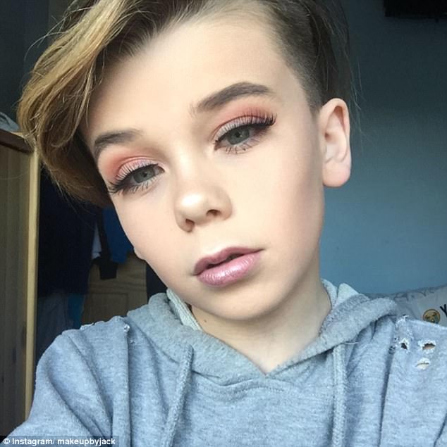 Niño de 10 años se vuelve famoso en Instagram por su maquillaje1