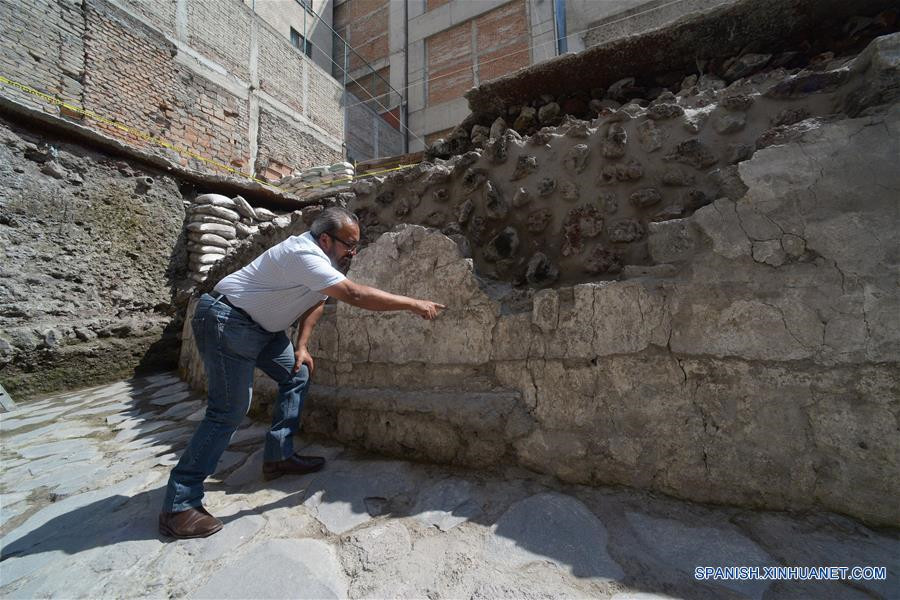 México: Restos del Templo de Ehécatl y la Cancha de Juego de Pelota