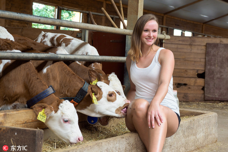 Mujeres alemanas en el campo posan ante la cámara2