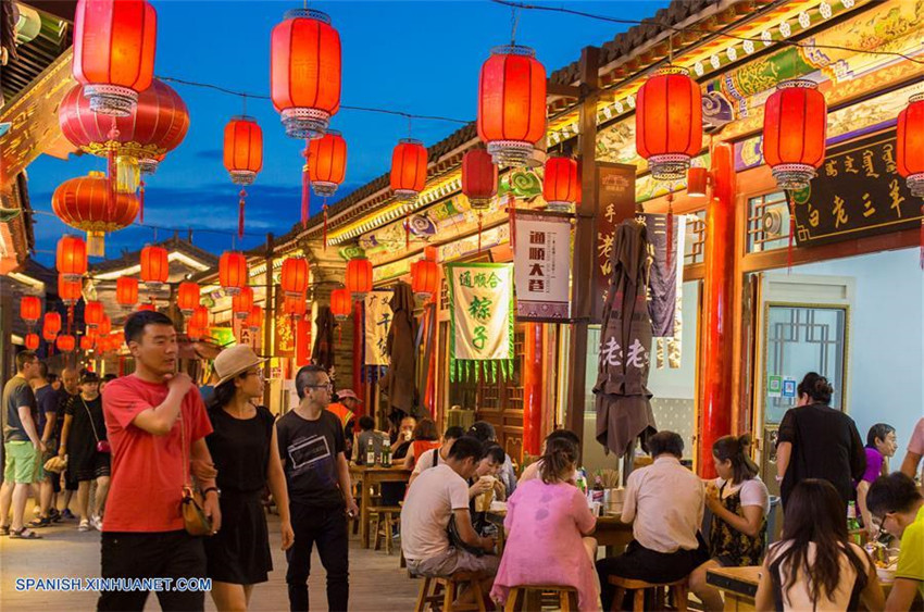 Calle de comida Tongshun Lane en Hohhot