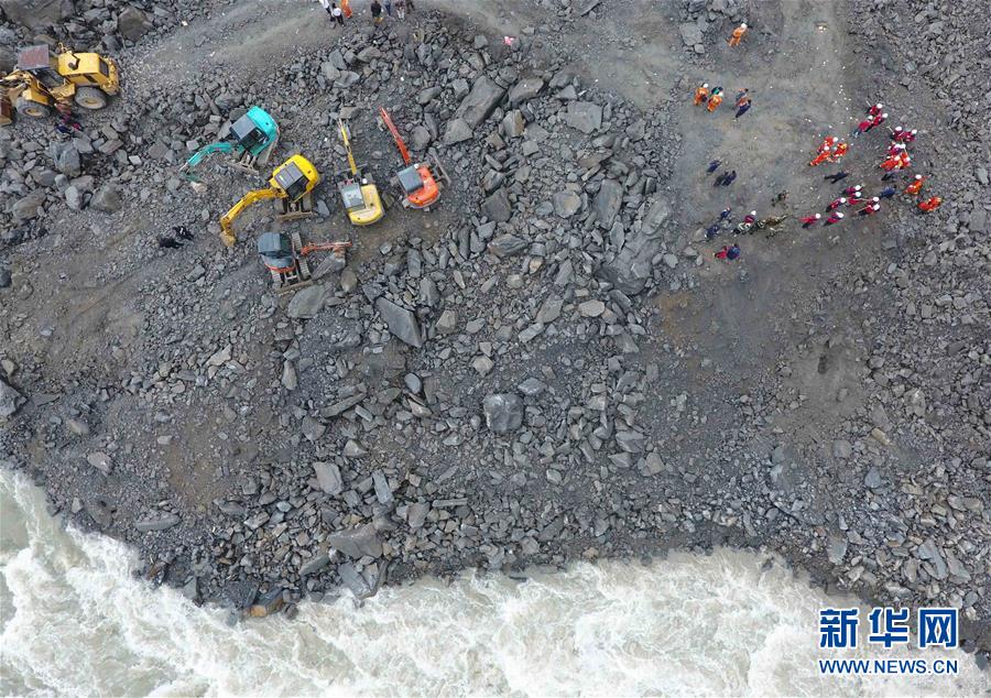 Eliminadas 15 personas de lista de desaparecidos por desprendimiento de tierras en suroeste de China 1