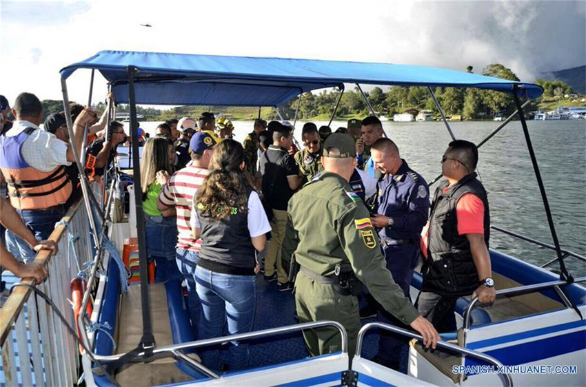 Nueve personas muertas y 28 desaparecidos deja naufragio de barco turístico en Colombia