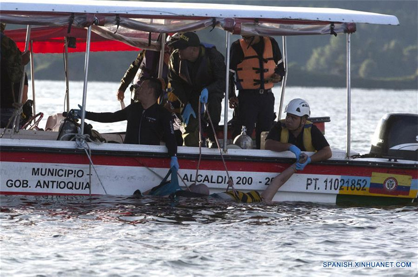 Naufragio de embarcación en Colombia deja siete muertos y dos desaparecidos
