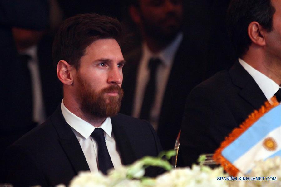 Barcelona confirma renovación de Lionel Messi hasta 2021