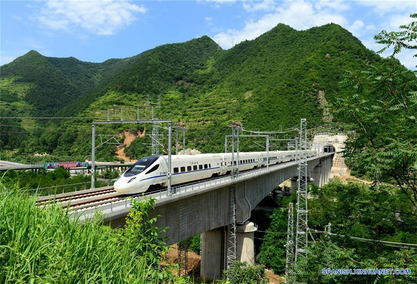 China inaugura nuevo ferrocarril sobre antigua ruta de la seda