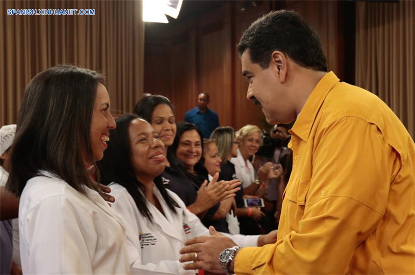 Maduro asegura que no se dejará amenazar por EEUU tras convocatoria a Constituyente