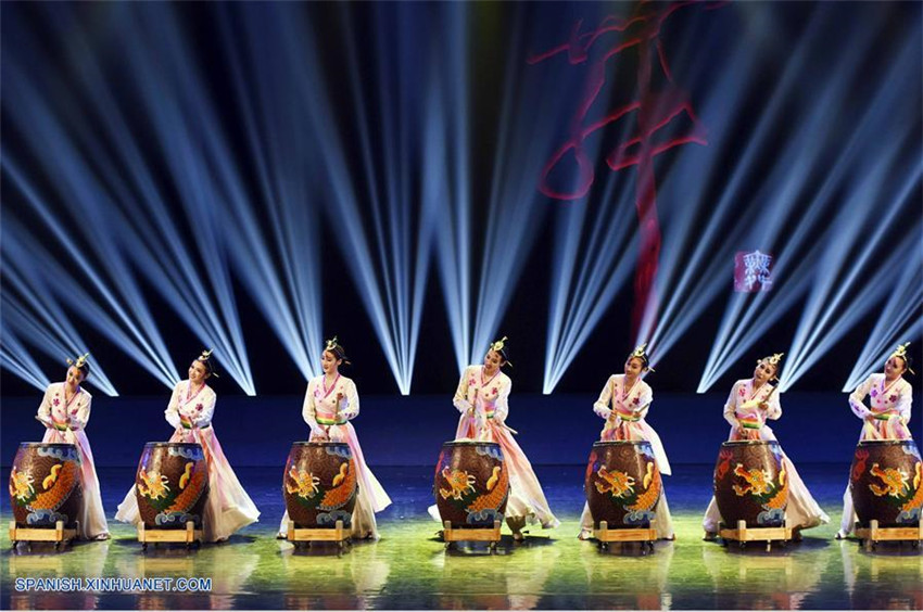Se presentan diferentes danzas folclóricas de más de 20 grupos étnicos en Mongolia Interior