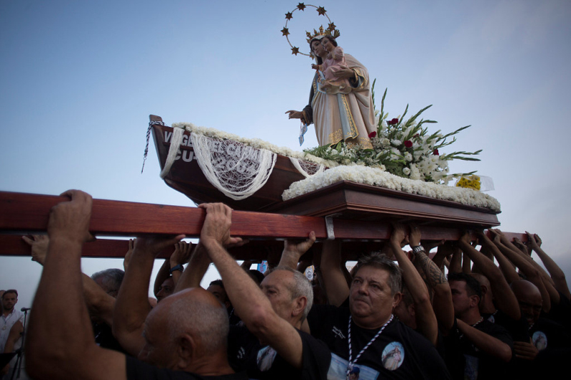 Se celebra las Fiestas de la Virgen del Carmen en España