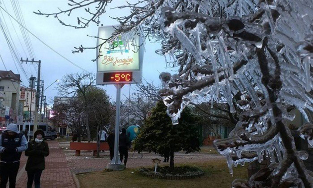 Temperaturas bajo cero llegan al sur de brasil y causa alarma11