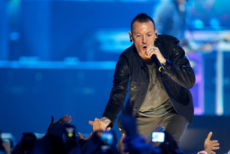 El cantante de Linkin Park se suicida a los 41 años5