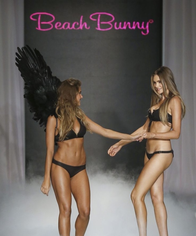 Fotos de la famosa modelo Kara Del Toro