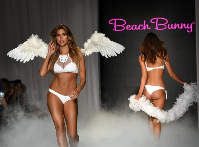 Fotos de la famosa modelo Kara Del Toro