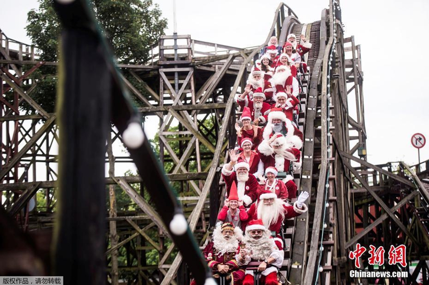 ´Santa Claus´ veranean en Copenhague4