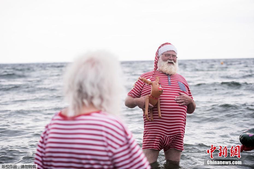 ´Santa Claus´ veranean en Copenhague3