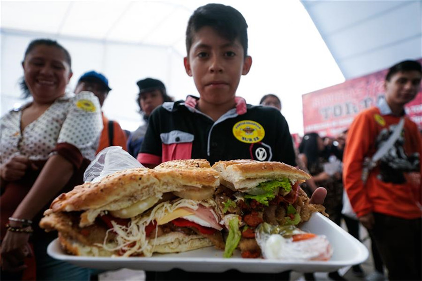 México busca romper el récord de la torta más grande del mundo