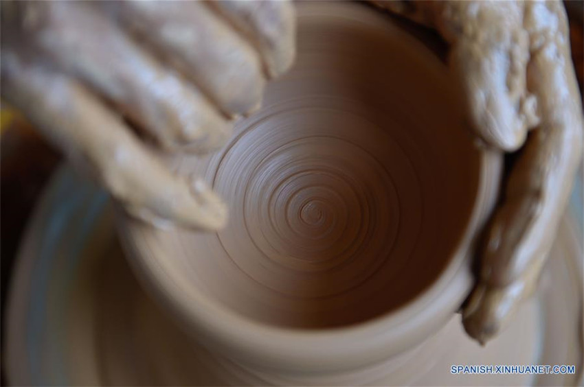Artesano redescubre arte de fabricación de porcelana jian