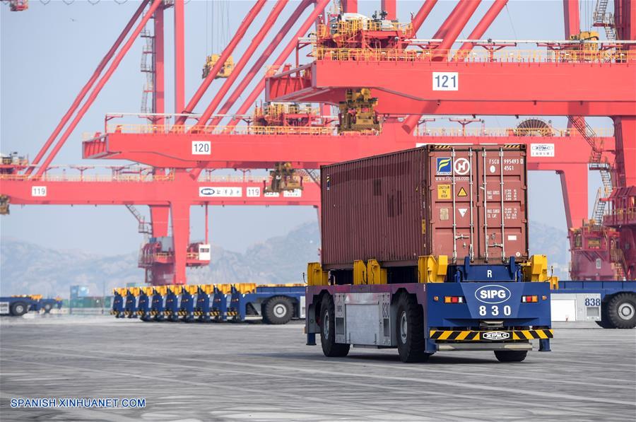 Muelle del puerto de agua profunda de