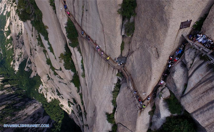  Shaanxi: Camino de tablones construido sobre un acantilado en montaña Huashan