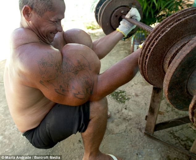 Hombre brasileño usa substancia especial para convertirse exageradamente musculoso5