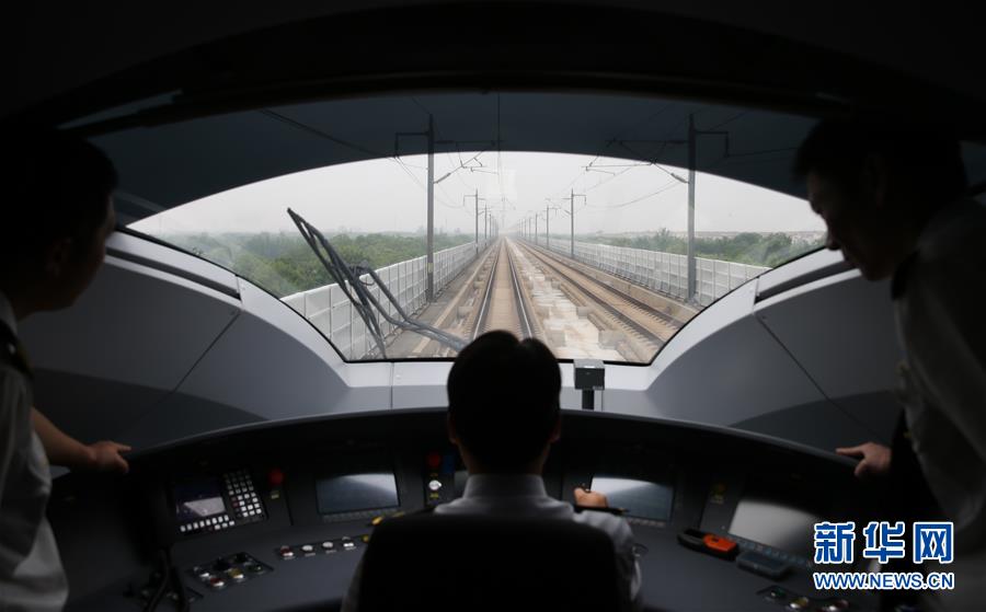 China inicia pruebas para restablecer velocidad de 350 km/h en tren bala Beijing-Shanghai