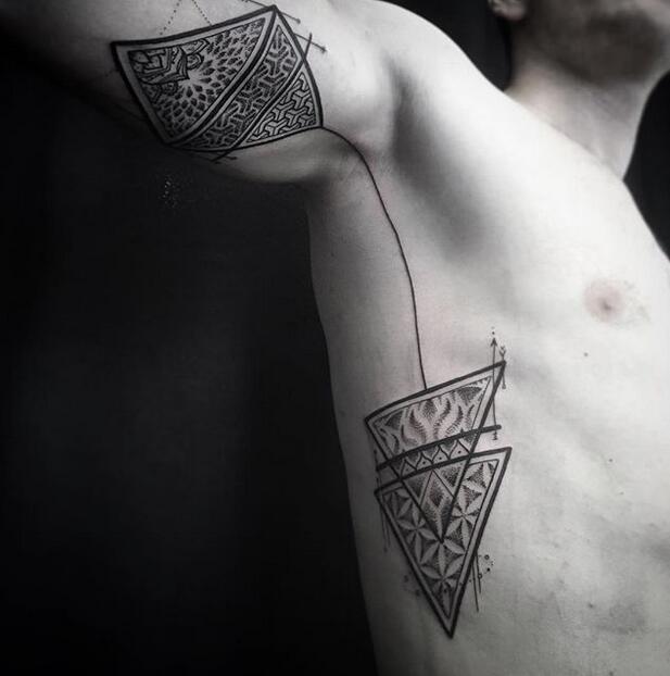 La nueva tendencia de los tatuajes en las axilas4