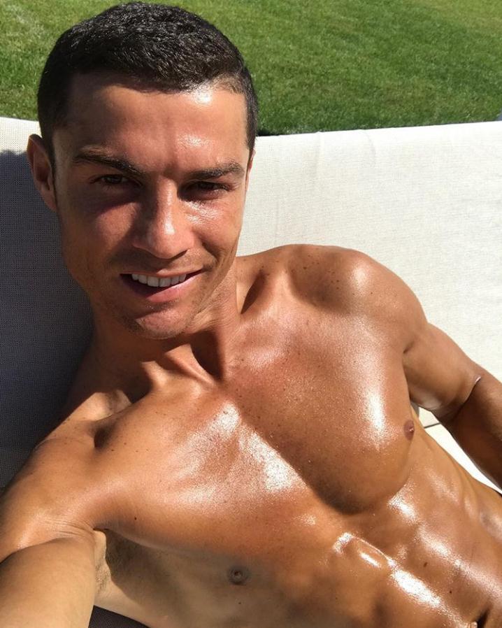 Cristiano Ronaldo luce sus fotos privadas de hacer ejercicios2