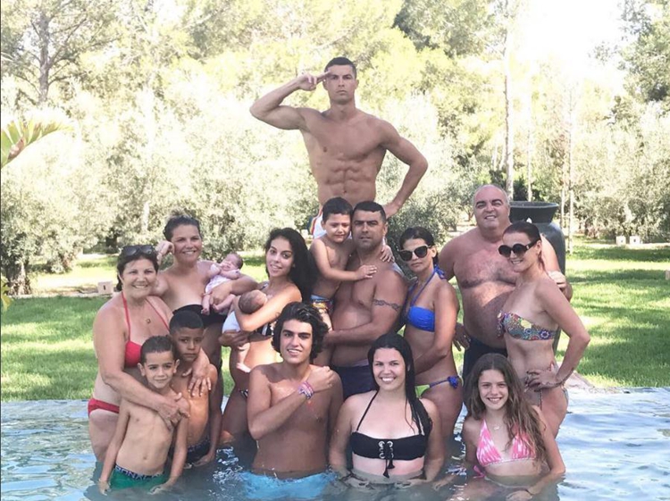 Cristiano Ronaldo luce sus fotos privadas de hacer ejercicios7