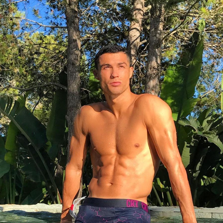 Cristiano Ronaldo luce sus fotos privadas de hacer ejercicios10