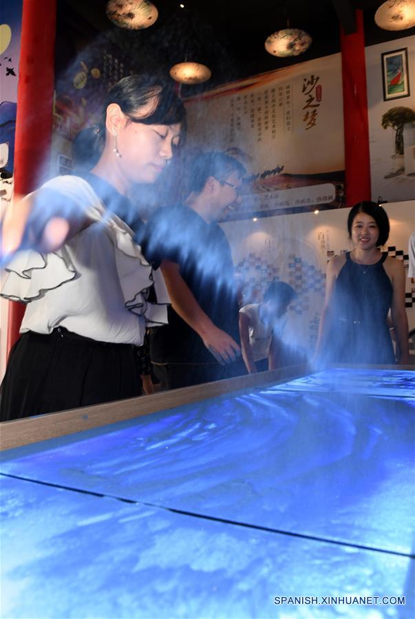 Obra de arena es exhibida en un museo de la cultura de arena en la ciudad de Nanchang
