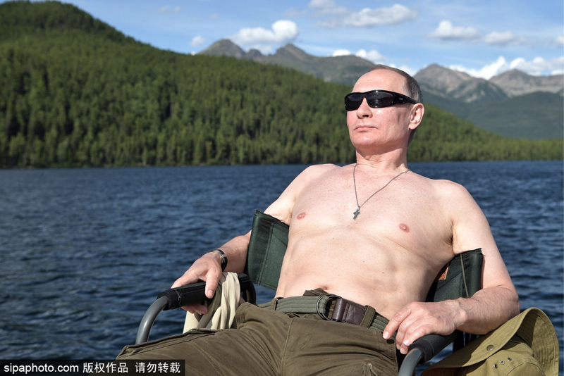 Putin se convierte en pescador profesional en sus vacaciones 9