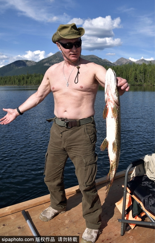 Putin se convierte en pescador profesional en sus vacaciones 7